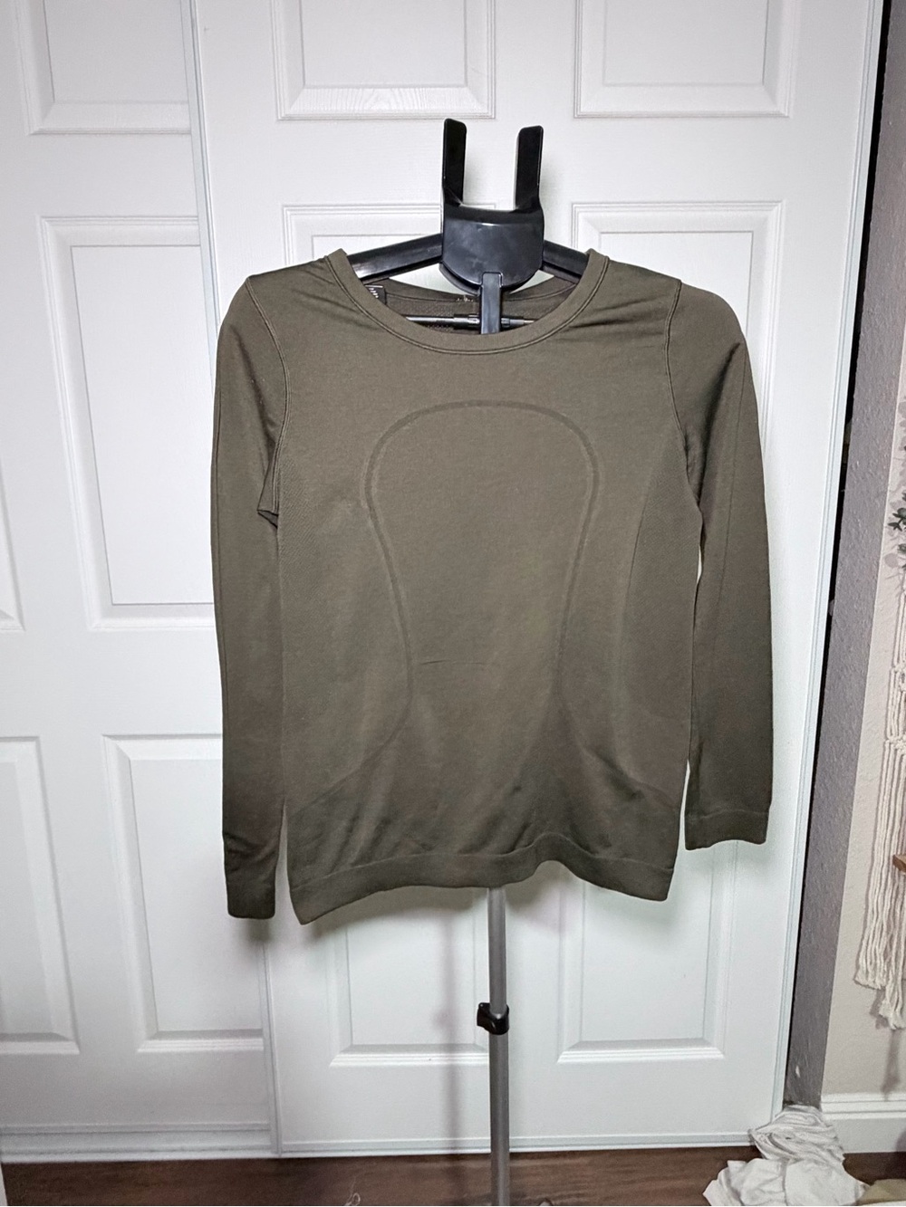 Lululemon Women’s Olive Green Long Sleeve Sweater
